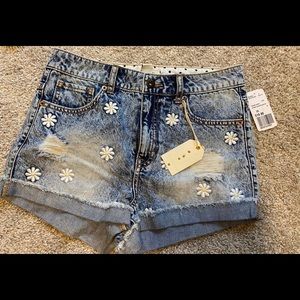 Forever 21 high waist shorts with daisies NWT